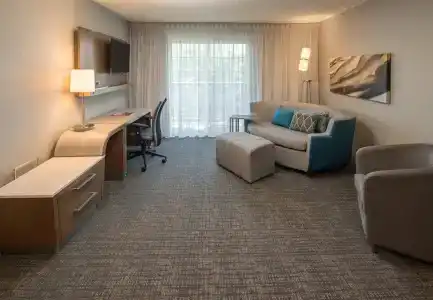 Courtyard by Marriott Portland North - 2