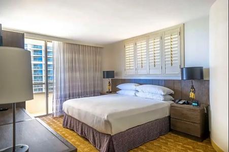 Embassy Suites by Hilton Waikiki Beach Walk - 94