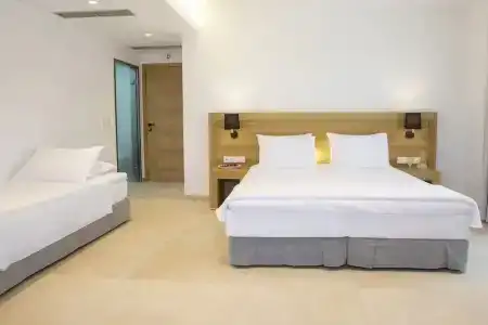 Smile Inn - 65