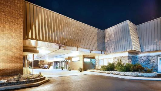 Magnuson Grand North - 23