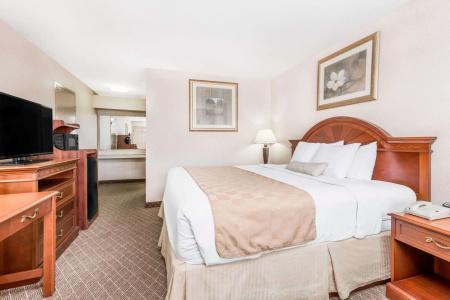 Ramada by Wyndham - 6