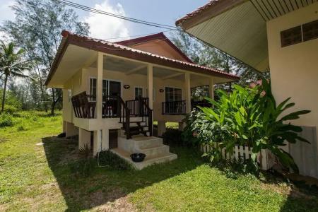 Pranee Beach Bungalows - 18