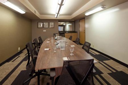 Best Western Plus Thunderbird Suites - 17