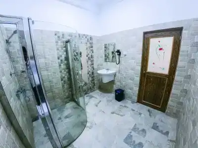 Romance Hills - 34