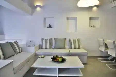 Trieris Villa & Suites - 8