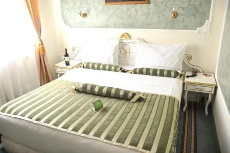 Queen's Astoria Design - 5