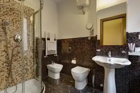 Little Rhome Suites - 7