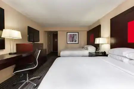 DoubleTree by Hilton Chicago Magnificent Mile - 4