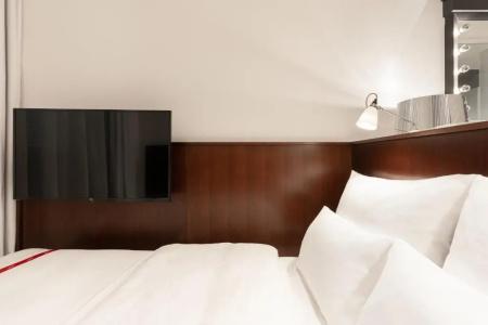 Ruby Louise Frankfurt - 11