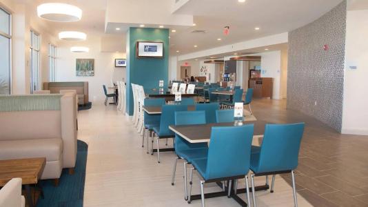 Holiday Inn Express & Suites Beach Beachfront by IHG - 28