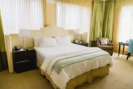 DeLuxe, a Provenance Hotel - 3