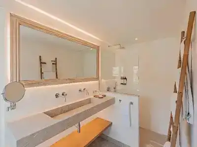 The Sea Club - 210