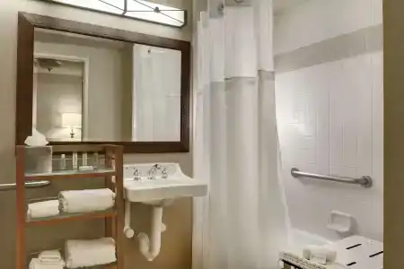 DoubleTree Suites by Hilton Phoenix - 8