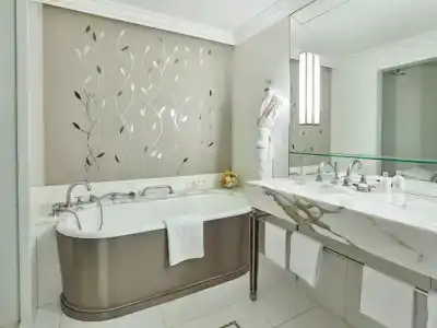 Hôtel Plaza Athénée - Dorchester Collection - 75