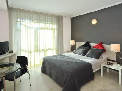 Esentia Togumar - 49