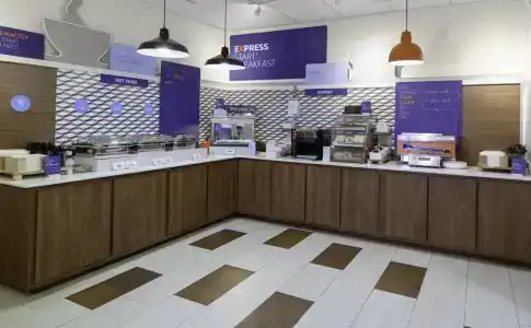 Holiday Inn Express-Broadway at the Beach, an IHG - 9