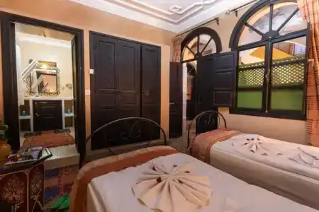 Riad Losra - 28