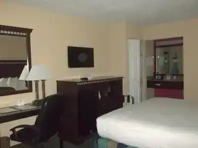 Days Inn by Wyndham Fort Lauderdale Airport Cruise Port - 22