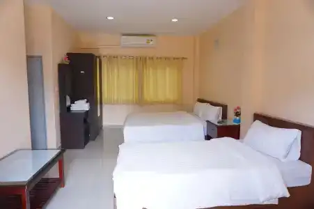 Jirasin & Apartment - 1