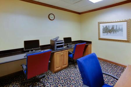 Hampton Inn and Suites South - 13