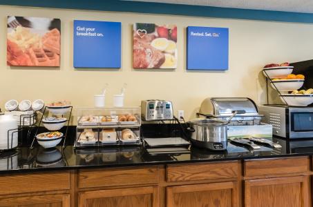 Comfort Suites North - 11