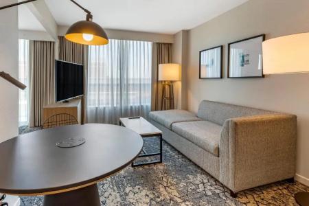 Sheraton Suites Old Town - 3