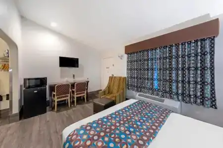Anaheim Discovery Inn and Suites - 79