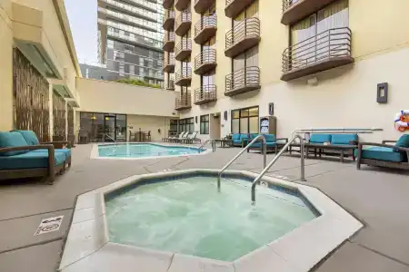Best Western Plus Bayside Inn - 17