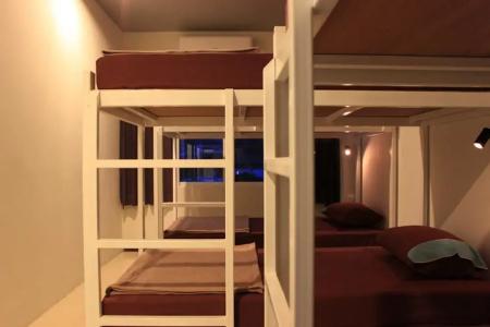 Ananas Phuket Central Hostel - 31