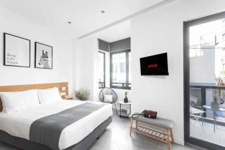 Melo Athens - 104