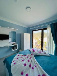 Boutique Marquis Blue - 65