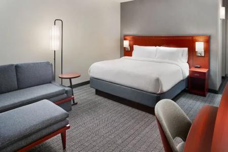 Courtyard by Marriott - 32