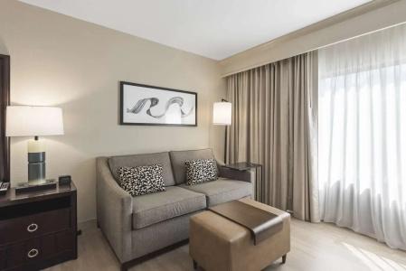 DoubleTree by Hilton - 51