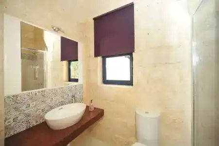 The Stonehouse - 7