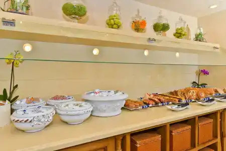 Best Western Plus Sunset Plaza - 13