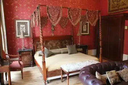 Opulence Boutique and Spa - 4