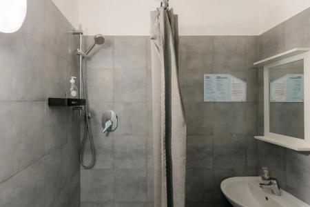 Tomato Backpackers - 75