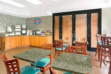 Baymont by Wyndham Miami Doral - 21