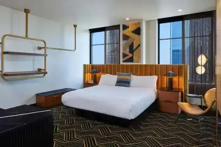 W - The Foshay - 87