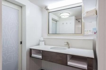 Hampton Inn - Suites-Civic Center - 52
