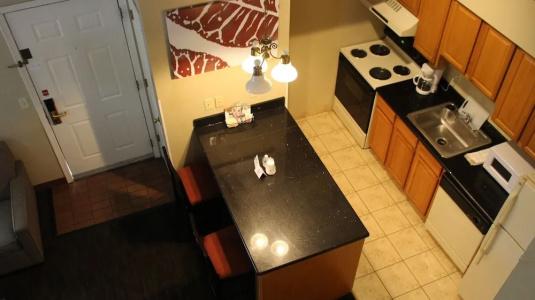 Hawthorn Suites East - 20
