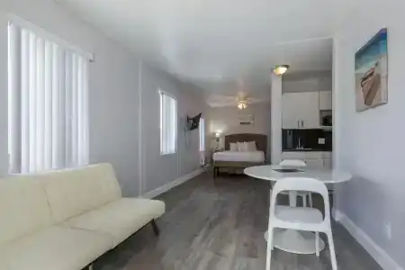 Hollywood Broadwalk Oceanside - 61