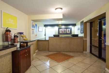 Days Inn by Wyndham Speedway - 18