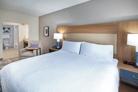 Hawthorn Suites by Wyndham DFW Airport North - 37