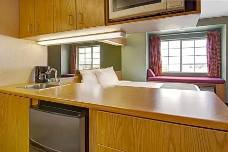 Microtel Inn & Suites by Wyndham West - 33