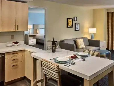 Sonesta New Orleans Es Suites - 20