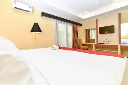 RedDoorz Plus near Mall Bali Galeria 2 - 15