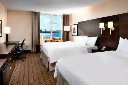 Deltas by Marriott Waterfront - 2
