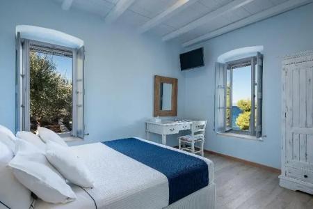 Four Seasons Hydra Luxury Suites - 13