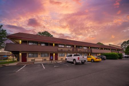 Red Roof Inn Virginia Beach - 33